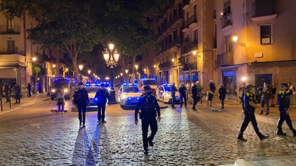 POLICIA-BOTELLADES-220521-1536x864