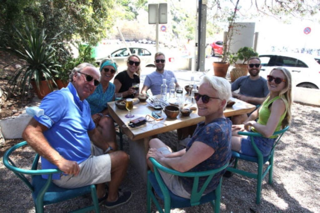 gente-en-una-terraza-634x423 OK