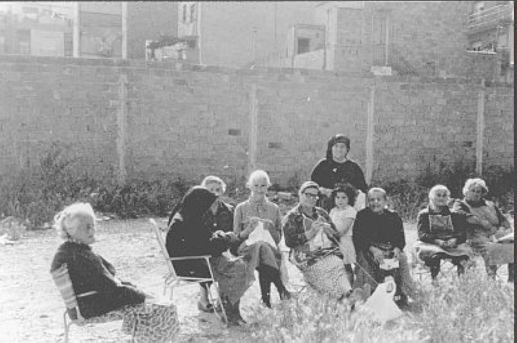 DONES DE CAN SERRA 1200