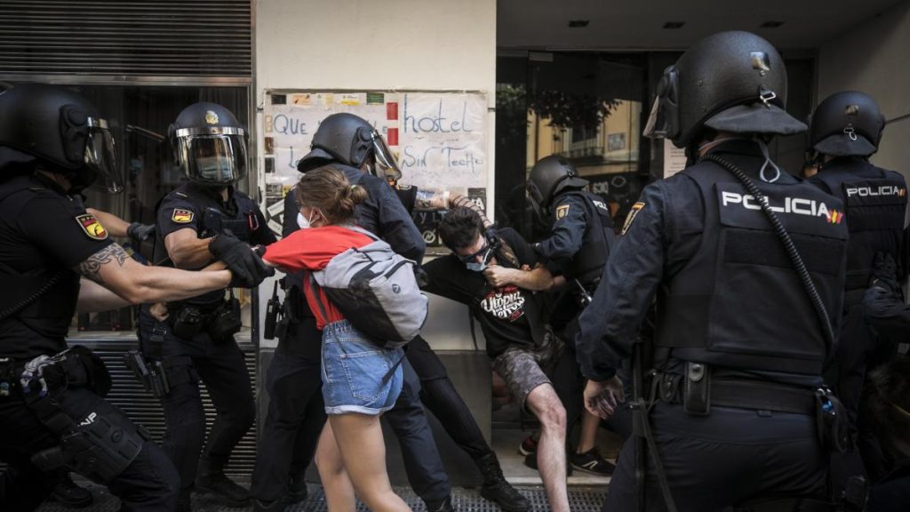 desalojo-de-los-okupas-del-hotel-san-valero-en-zaragoza-29