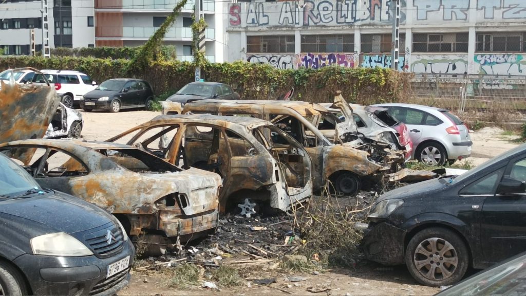 Un incendio calcina 12 coches en L'Hospitalet de Llobregat | VÍDEOS ...
