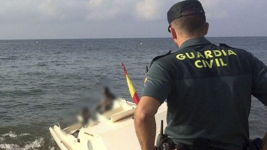 guardia-civil-actuacion-costa_1751835220_173533080_1200x675