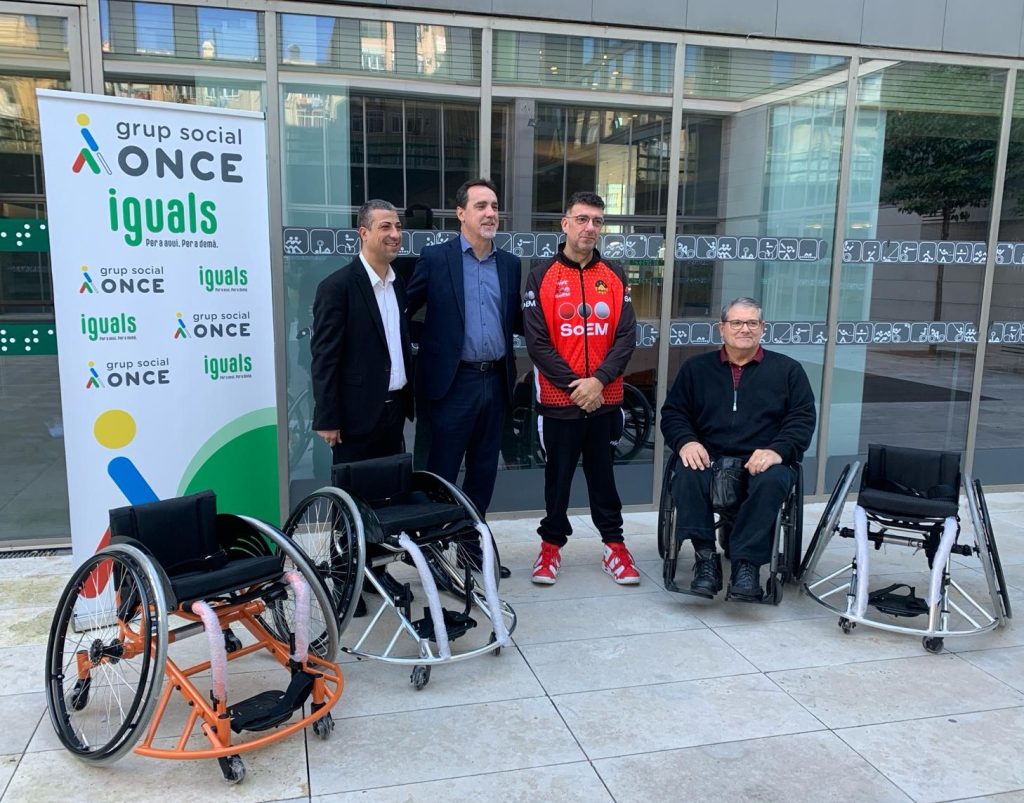 entrega cadires CEM L’Hospitalet [60499]