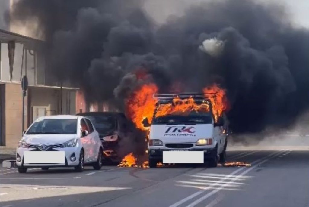 FURGONETA INCENDIADA PORTADA