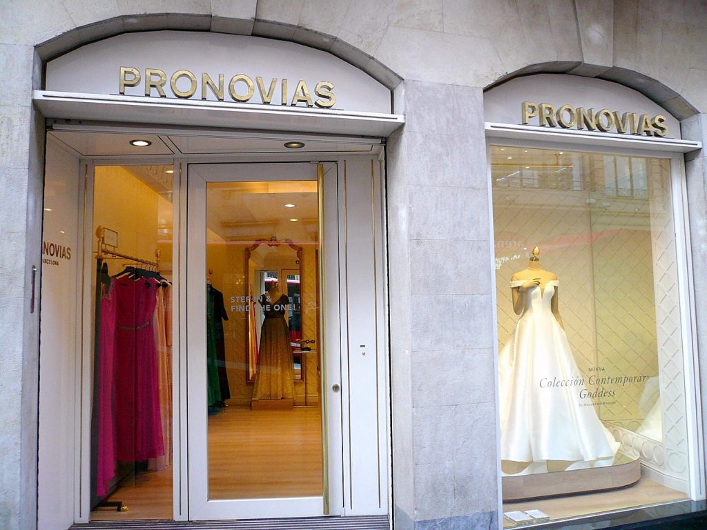 1280px-Bilbao_-_Tienda_de_Pronovias