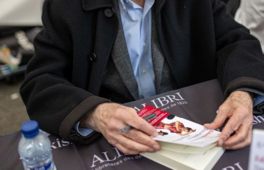 the-writer-eduardo-mendoza-during-the-signing-of-copies-of-news-photo-1717578025