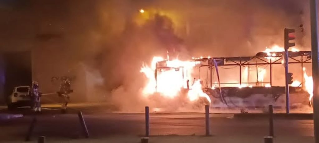 AUTOBUS INCENDIADO