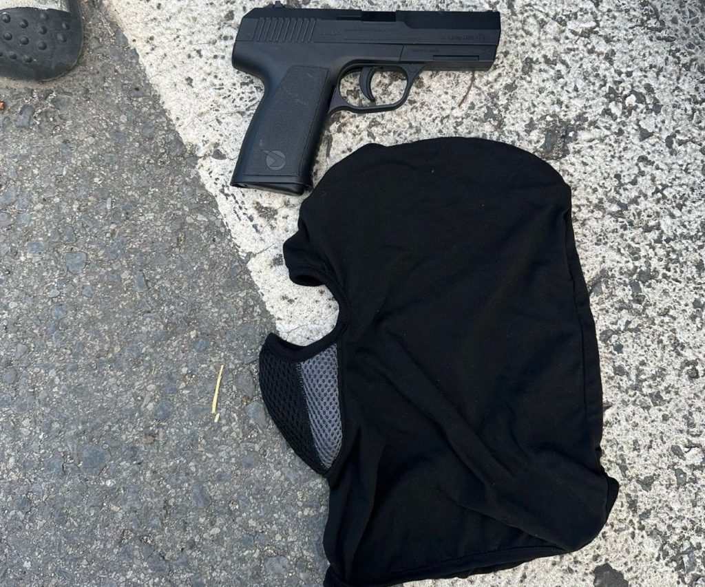 PISTOLA Y PASAONTAÑAS