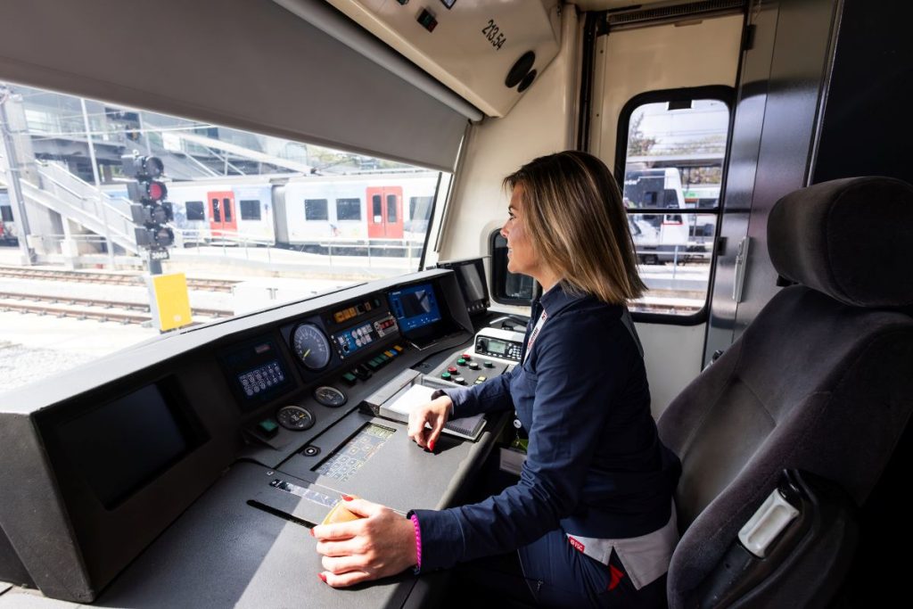 Foto 1 - maquinista DONA